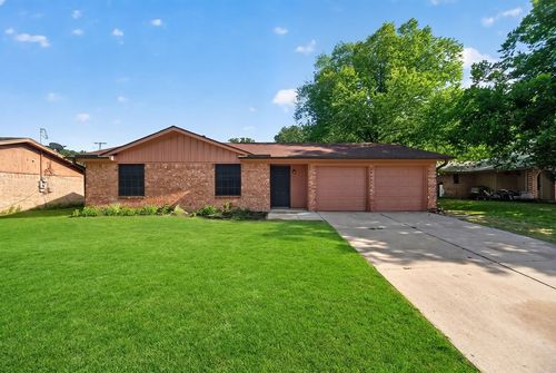 3856 Brambleton Pl, Forest Hill, TX, 76119-7339 | Card Image