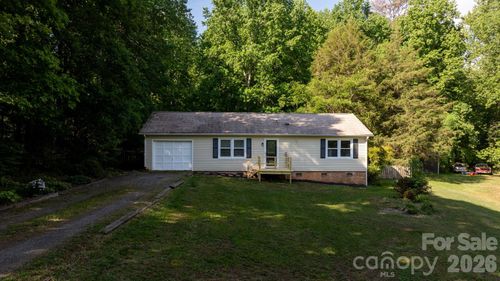 2120 40th Avenue Ct Ne, Hickory, NC, 28601-7451 | Card Image