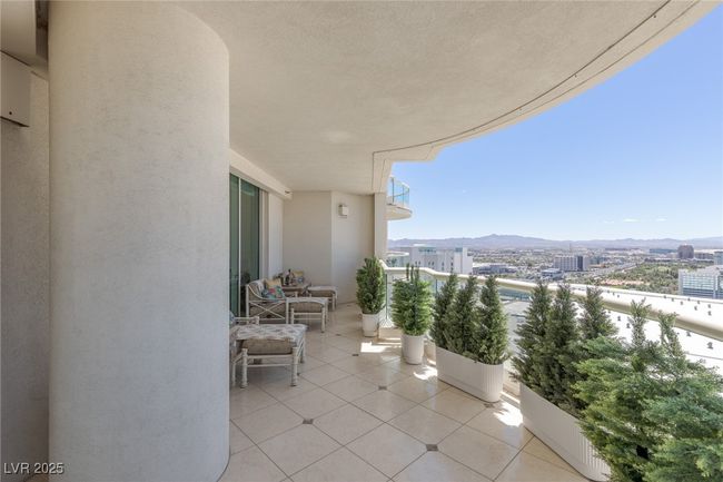 UNIT-2502 - 2877 Paradise Rd, Home with 3 bedrooms, 3 bathrooms and 1 parking in Las Vegas NV | Image 18