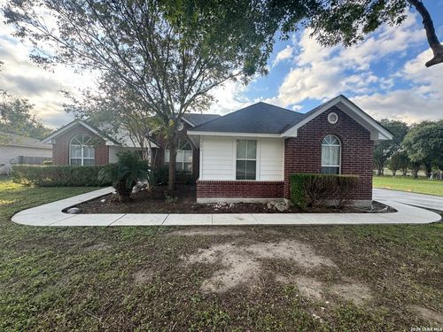 521 Woodlake Dr, McQueeney, TX, 78123-3209 | Card Image