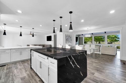 5976 E Butler Ave, Fresno, CA, 93727-5511 | Card Image