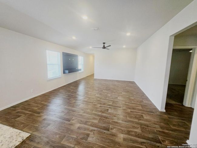 437 Middle Green Loop, House other with 3 bedrooms, 2 bathrooms and null parking in Floresville TX | Image 5
