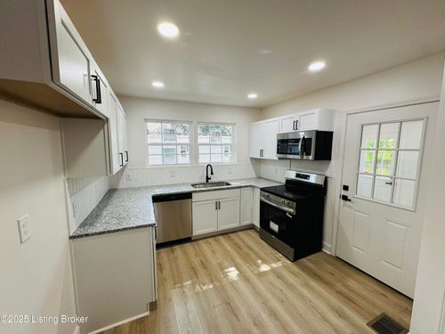 551 Denmark St, Louisville, KY, 40215-2902 | Card Image