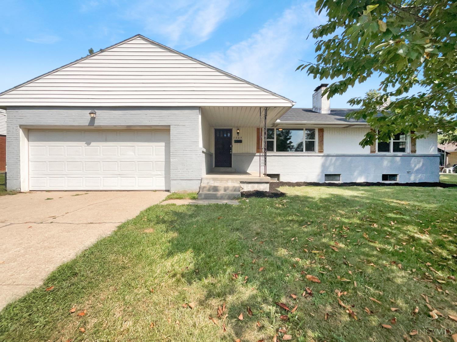 Lewis St, Middletown, OH 45044