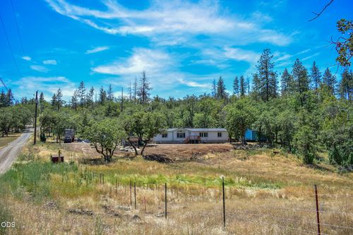1956 Worthington Road, Eagle Point, OR, 97524 | Card Image