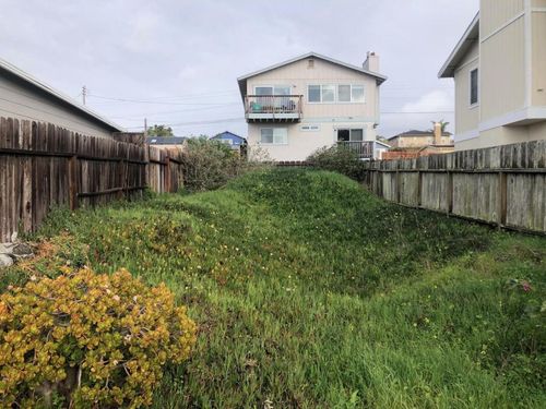 1296 Luxton St, Seaside, CA, 93955-5557 | Card Image
