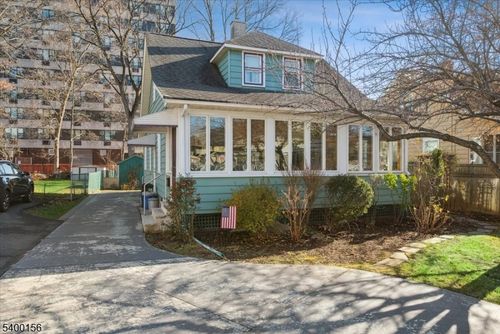 20 Camman Pl, Somerville, NJ, 08876-1804 | Card Image