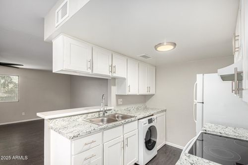 d76-2133 W Turney Ave, Phoenix, AZ, 85015-4522 | Card Image