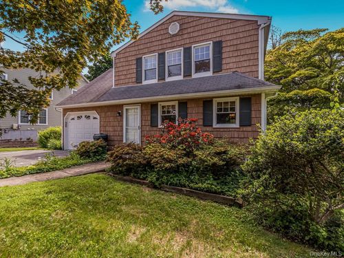 211 Warren Ave, Hawthorne, NY, 10532-2407 | Card Image