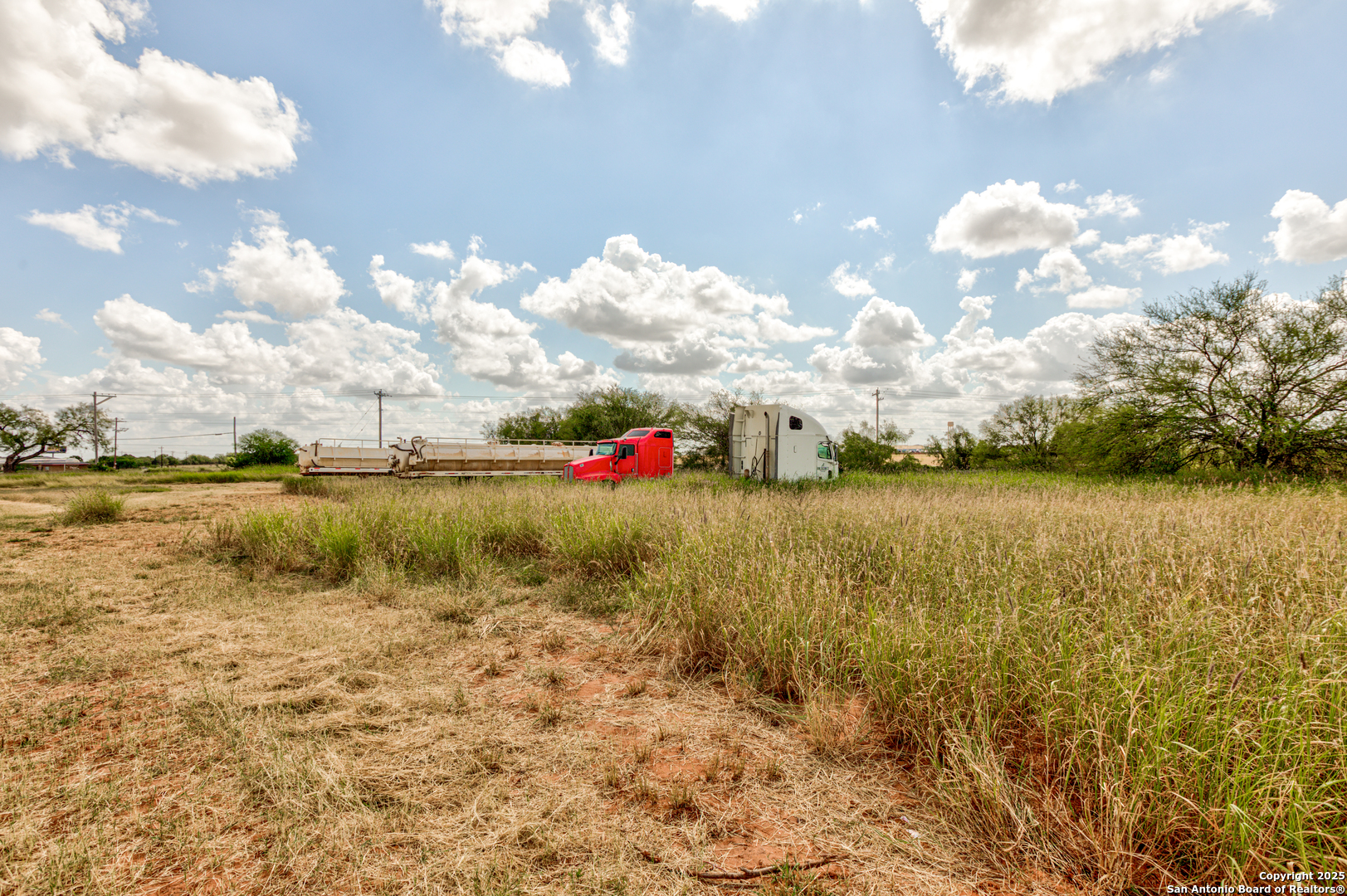 Land in Dilley 5