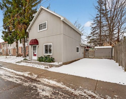 {{alt}} | Card Image