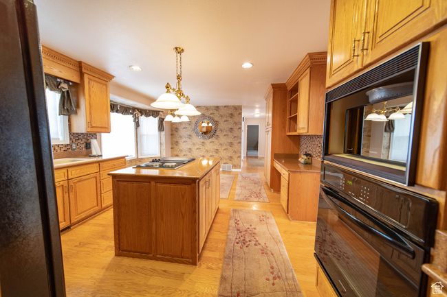 1416 E Valley View Dr, House other with 4 bedrooms, 3 bathrooms and null parking in Wellington UT | Image 11