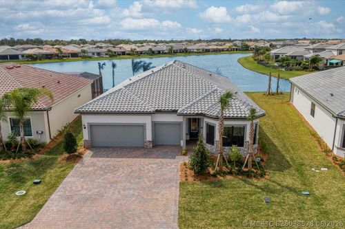 818 Se Courances Dr, Port St Lucie, FL, 34984-6686 | Card Image