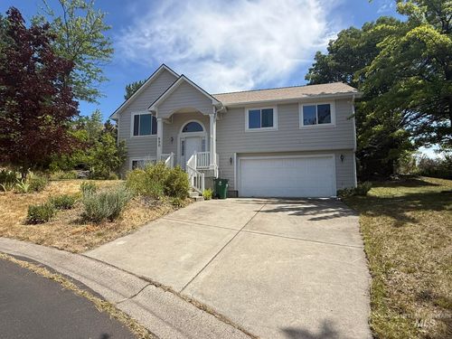 890 Stefany Ln, Moscow, ID, 83843-9635 | Card Image