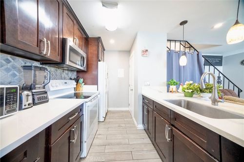 639 Avenida Del Platino, Newbury Park, CA, 91320-2507 | Card Image