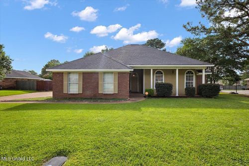 918 Eagles Nest Dr, Byram, MS, 39272-5556 | Card Image