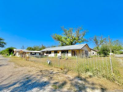 505 N Fort St, House other with 2 bedrooms, 1 bathrooms and null parking in Brackettville TX | Image 3