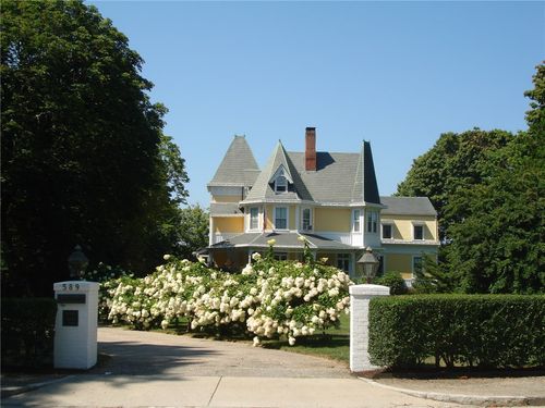 589 Bellevue Ave, Newport, RI, 02840-7315 | Card Image