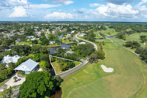 423 Magellan Dr, SARASOTA, FL, 34243-1005 | Card Image