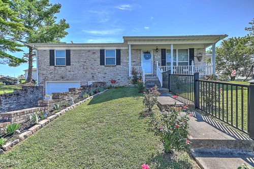 95 Britton Ave, Greeneville, TN, 37743-6993 | Card Image