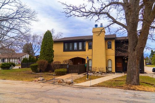 5266 S Somerset Lane, Greenfield, WI, 53221 | Card Image