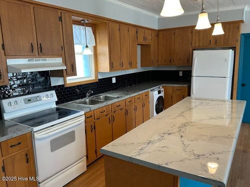 c-211 Pamlico St, Belhaven, NC, 27810-1417 | Card Image