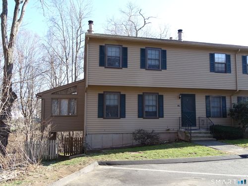 124-124 Village Ln, Branford, CT, 06405-2656 | Card Image