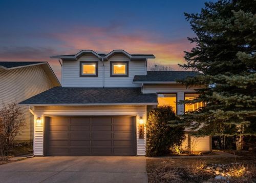 260 Hawkwood Boulevard Nw, Calgary, AB, T3G3E8 | Card Image