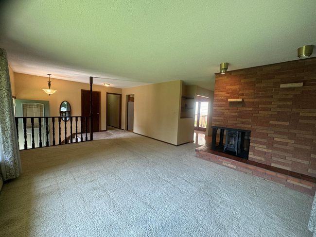 Large Living Room | Image 7