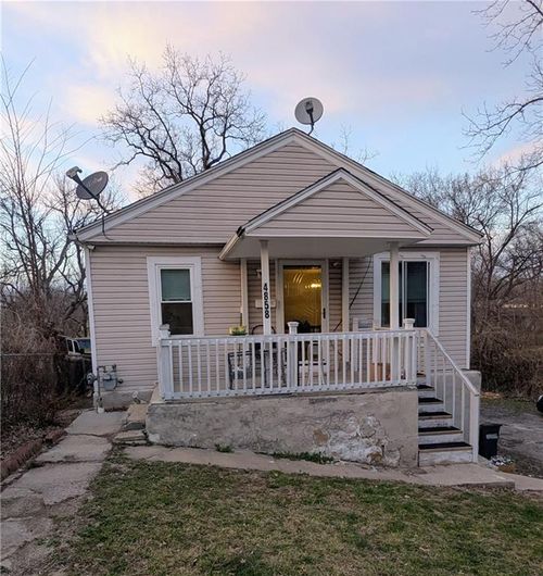 4858 Washington Ave, Kansas City, KS, 66102-1744 | Card Image
