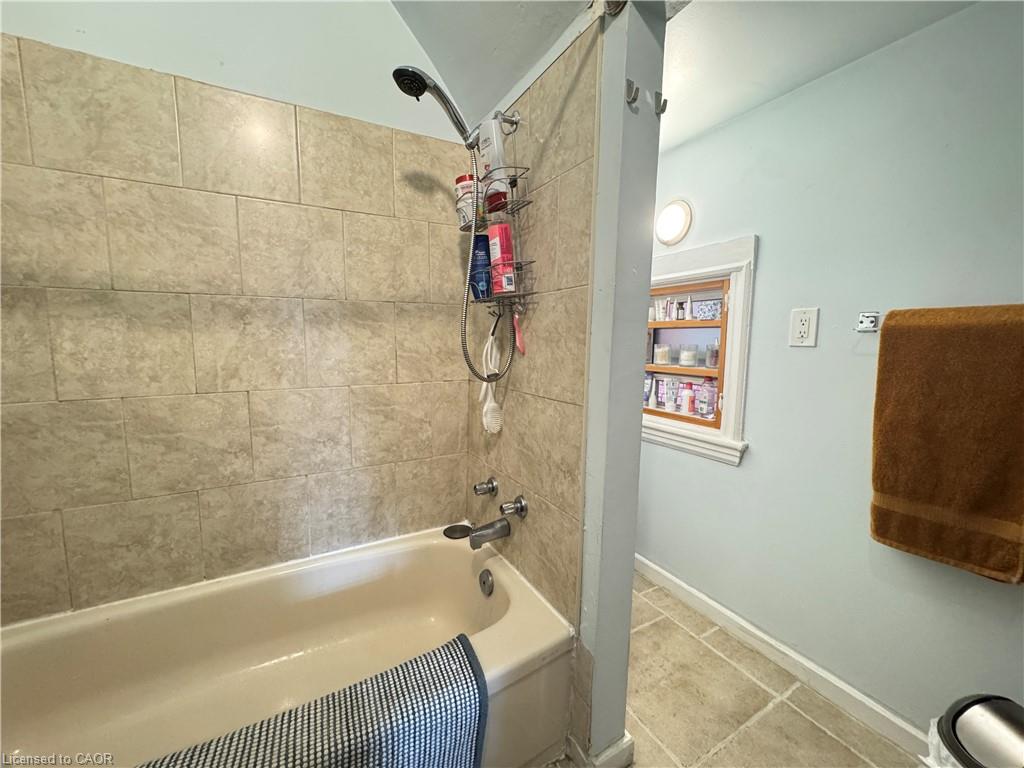 Residential Lease in Hamilton 4