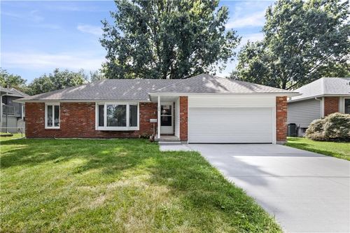 305 Canterbury Ln, Belton, MO, 64012-1707 | Card Image