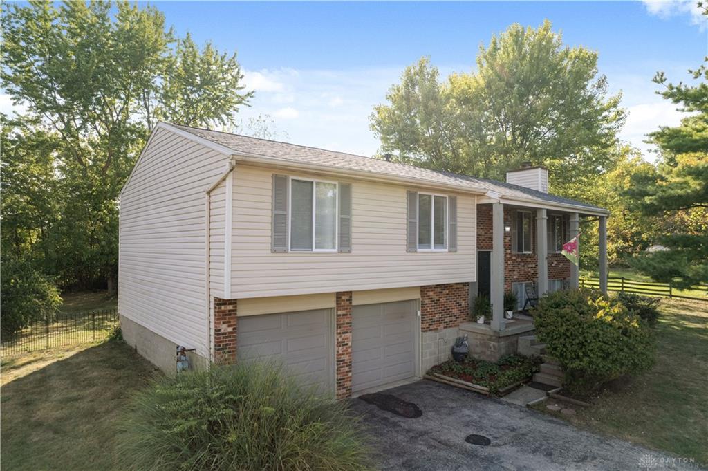 Forestedge Ln, Miamisburg, OH 45342