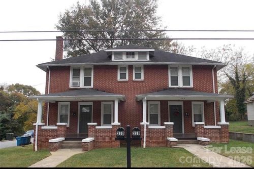 328 3rd Ave Se, Hickory, NC, 28602-3847 | Card Image