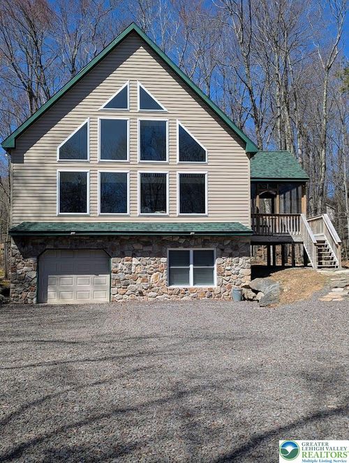 11 Poplar Pl, Clifton Twp, PA, 18424-9227 | Card Image