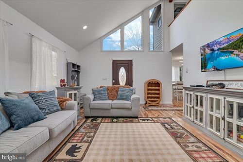 1517 Black Birch Way, Tobyhanna, PA, 18466-3635 | Card Image