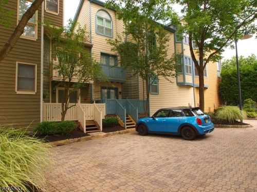 8 Raritan Pointe, Lambertville, NJ, 08530-1811 | Card Image