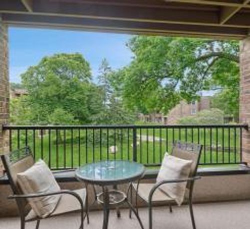 apt-201-2240 Midland Grove Rd, Roseville, MN, 55113-3844 | Card Image