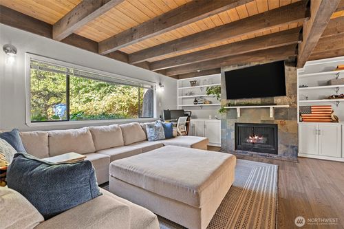 apt-1-660 Sw Harrier Cir, Oak Harbor, WA, 98277-4549 | Card Image