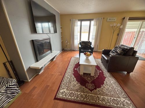 2002 Arkwright St, Maplewood, MN, 55117-2037 | Card Image
