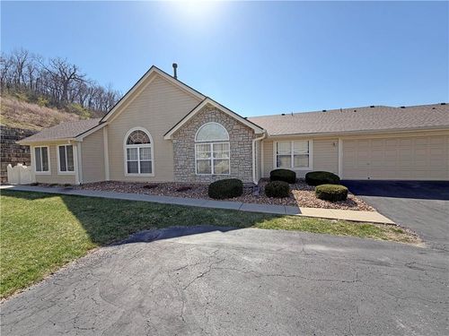 823 Ne Devon Dr, Lees Summit, MO, 64064-2131 | Card Image