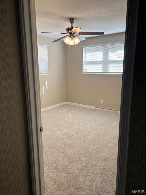 2225 Kerwin Dr, Saint Louis, MO, 63136-5412 | Card Image