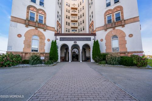 4d-400 Deal Lake Dr, Asbury Park, NJ, 07712-5174 | Card Image