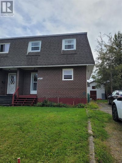 18 Gordon St, House other with 3 bedrooms, 2 bathrooms and null parking in Gander NL | Image 1