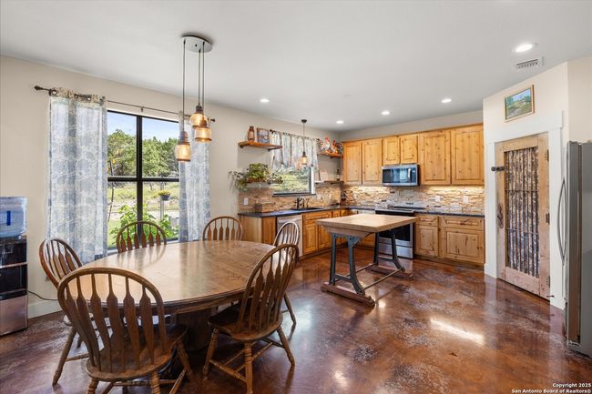 122 Twisting Oak Ct, House other with 4 bedrooms, 3 bathrooms and null parking in Pipe Creek TX | Image 15