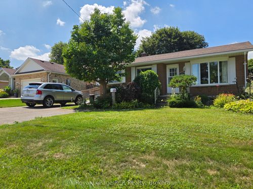 411 York St, Mount Forest, ON, N0G2L3 | Card Image