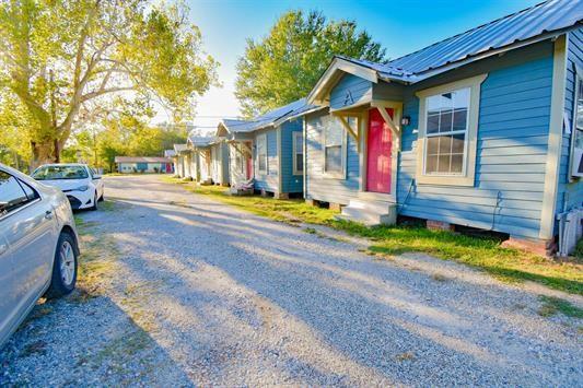 210 COLLEGE ST, Orange, TX 77630