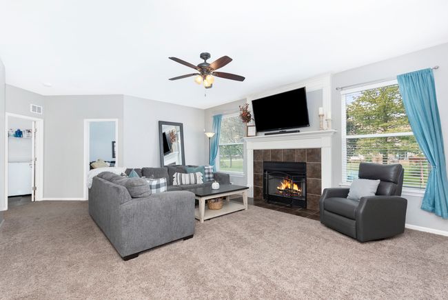404 Bower Ln, House other with 5 bedrooms, 3 bathrooms and null parking in Oswego IL | Image 16