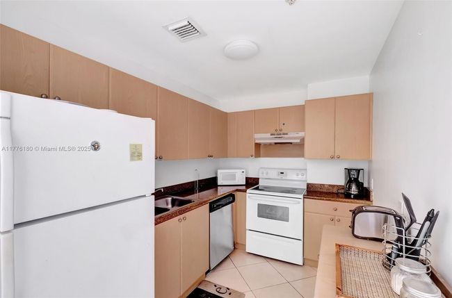 APT-305 - 2280 Sw 32 Nd Ave, Condo with 2 bedrooms, 2 bathrooms and null parking in Miami FL | Image 16