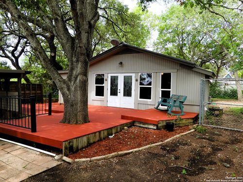 346 Rainbow Dr, Lakehills, TX, 78063-6401 | Card Image